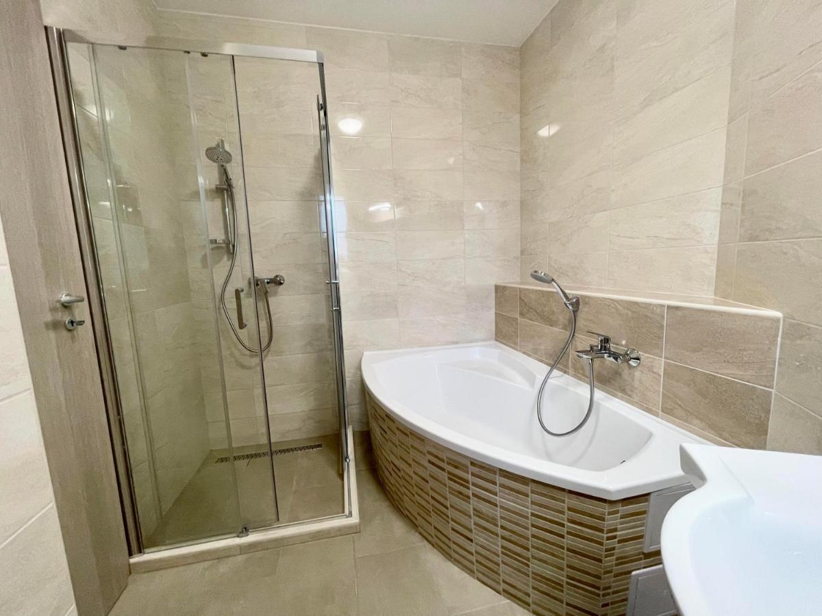 Lara Lux Apartment Hajdúszoboszló المظهر الخارجي الصورة